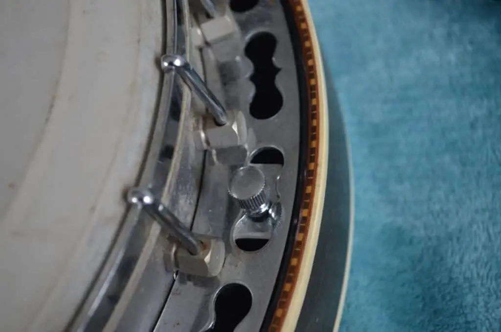 the thumb screws on a banjo